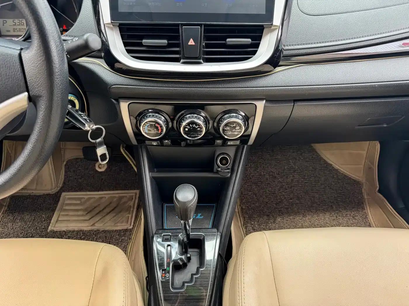 YARiS L 2017 1.5E CVT Dynamic Edition — миниатюра 8