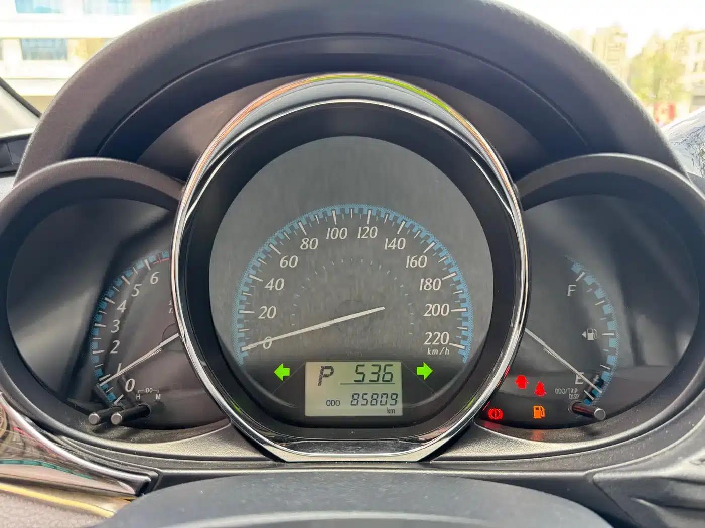 YARiS L 2017 1.5E CVT Dynamic Edition — миниатюра 9