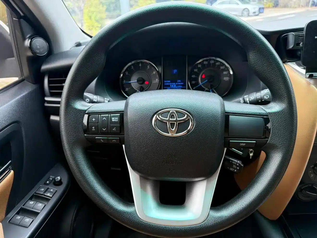 Fortuner 2016 2.7L Middle East Edition — миниатюра 10