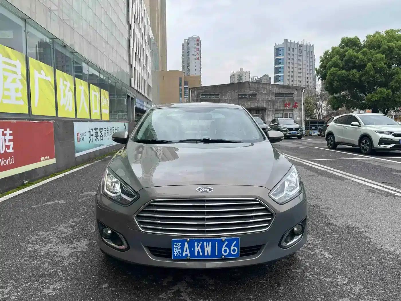 Ford Focus 2015 1.5L Automatic Fashion Edition — миниатюра 1