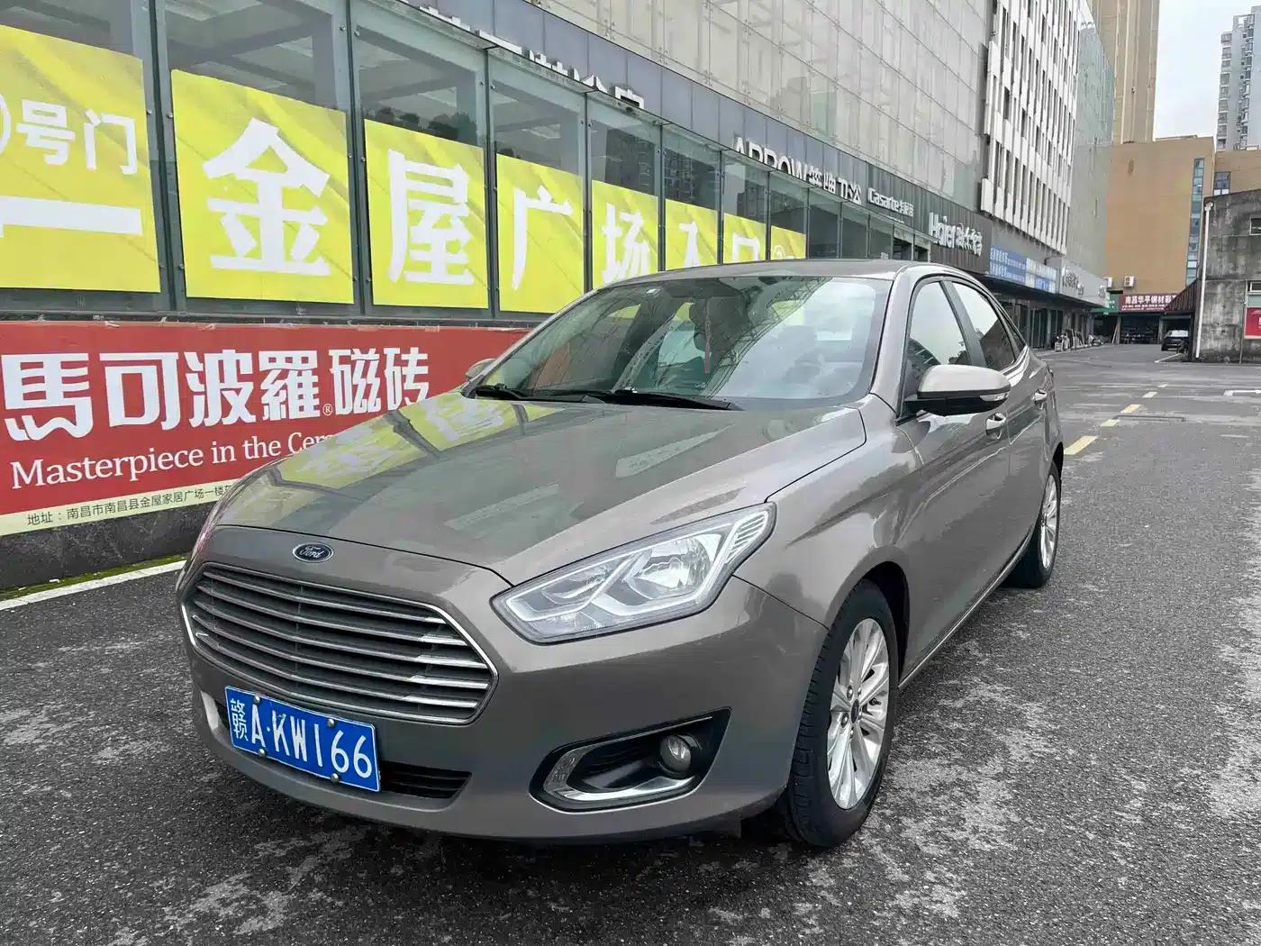 Ford Focus 2015 1.5L Automatic Fashion Edition — миниатюра 3