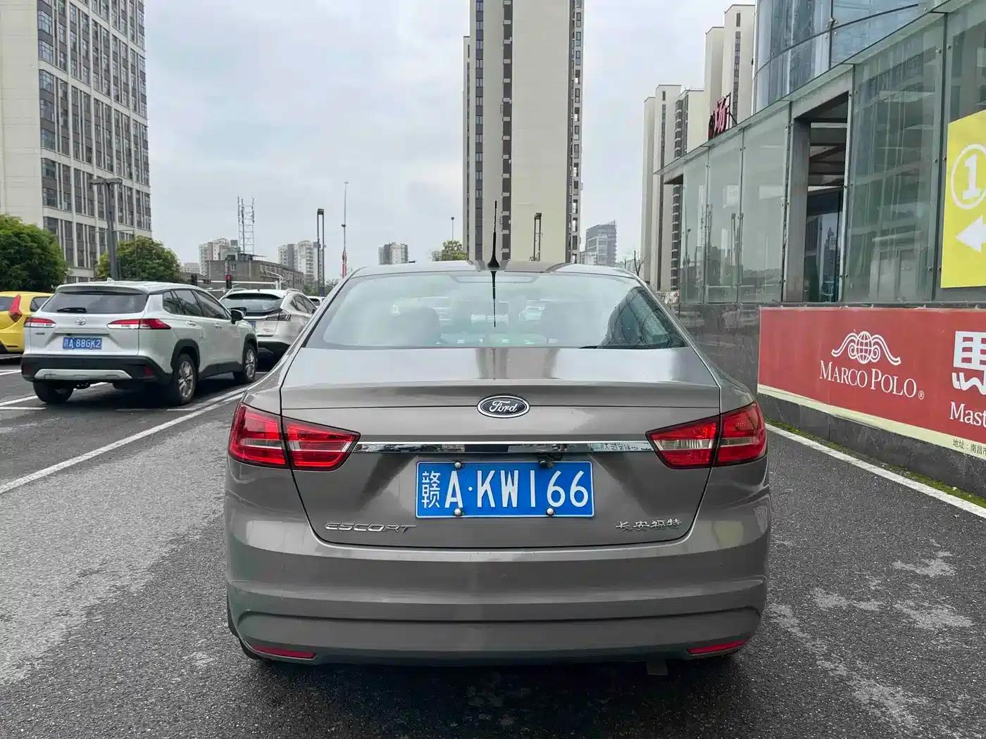 Ford Focus 2015 1.5L Automatic Fashion Edition — миниатюра 5