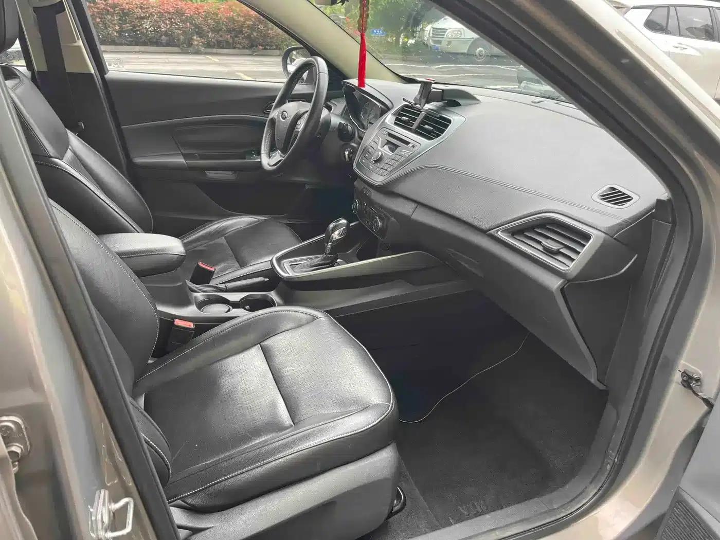 Ford Focus 2015 1.5L Automatic Fashion Edition — миниатюра 6