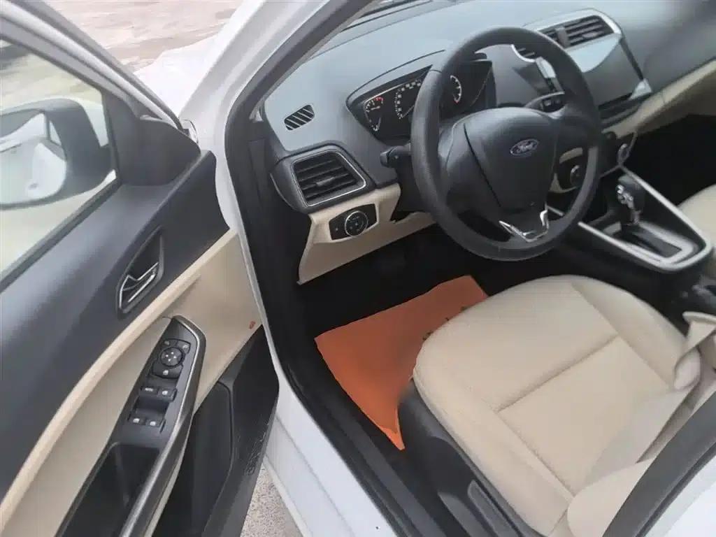 2017 Ford Focus Facelift 1.5L Automatic Comfort Model — миниатюра 16