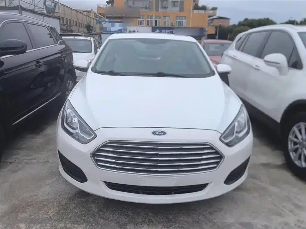2017 Ford Focus Facelift 1.5L Automatic Comfort Model — миниатюра 3
