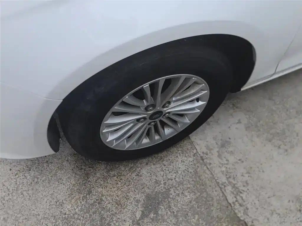 2017 Ford Focus Facelift 1.5L Automatic Comfort Model — миниатюра 23