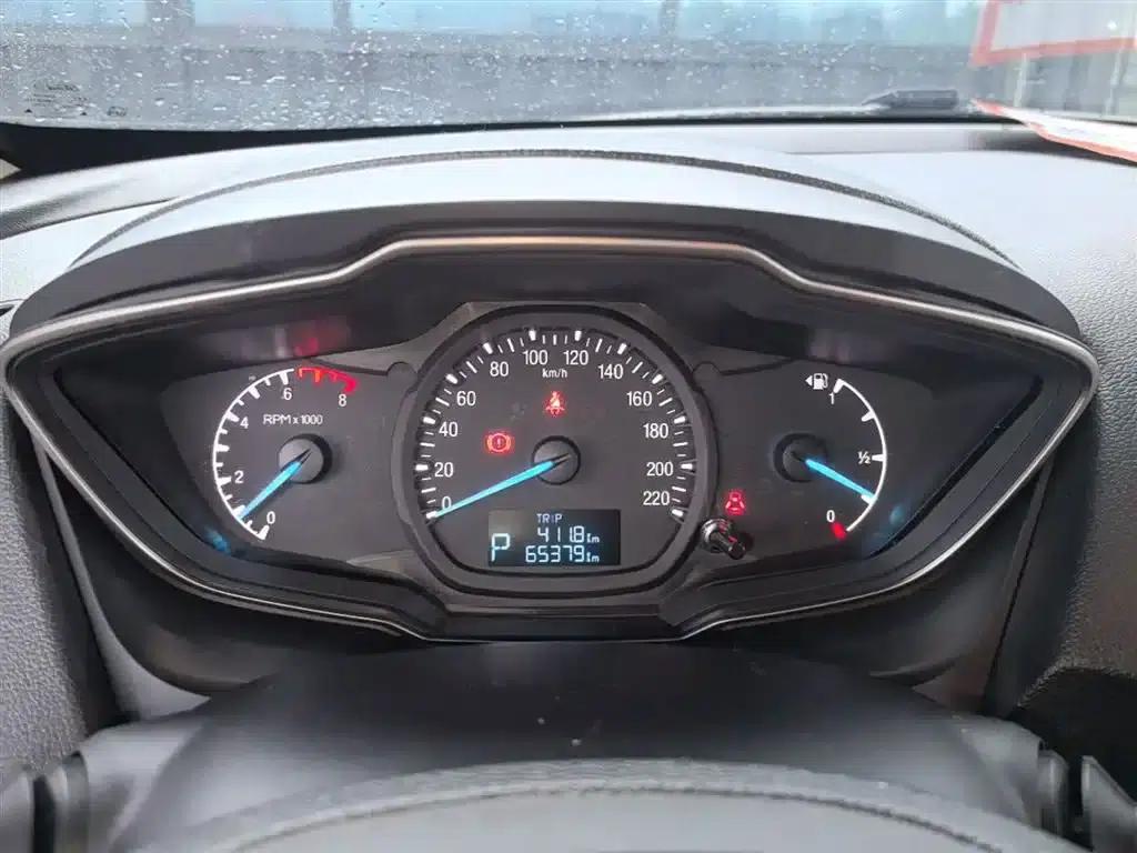 Ford Focus 2015 1.5L Automatic Comfort Model — миниатюра 12