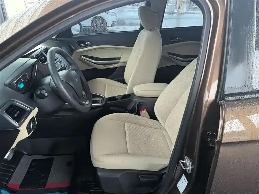 Ford Focus 2015 1.5L Automatic Comfort Model — миниатюра 15