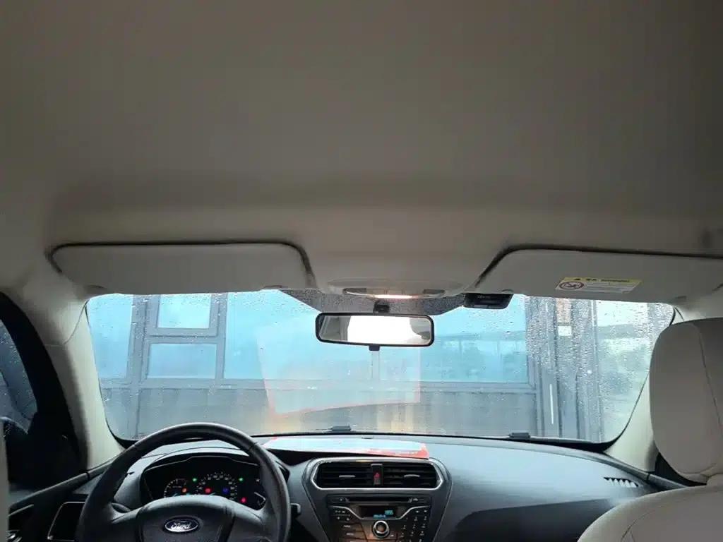Ford Focus 2015 1.5L Automatic Comfort Model — миниатюра 18