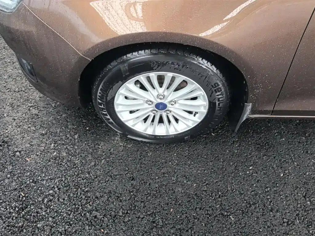 Ford Focus 2015 1.5L Automatic Comfort Model — миниатюра 23