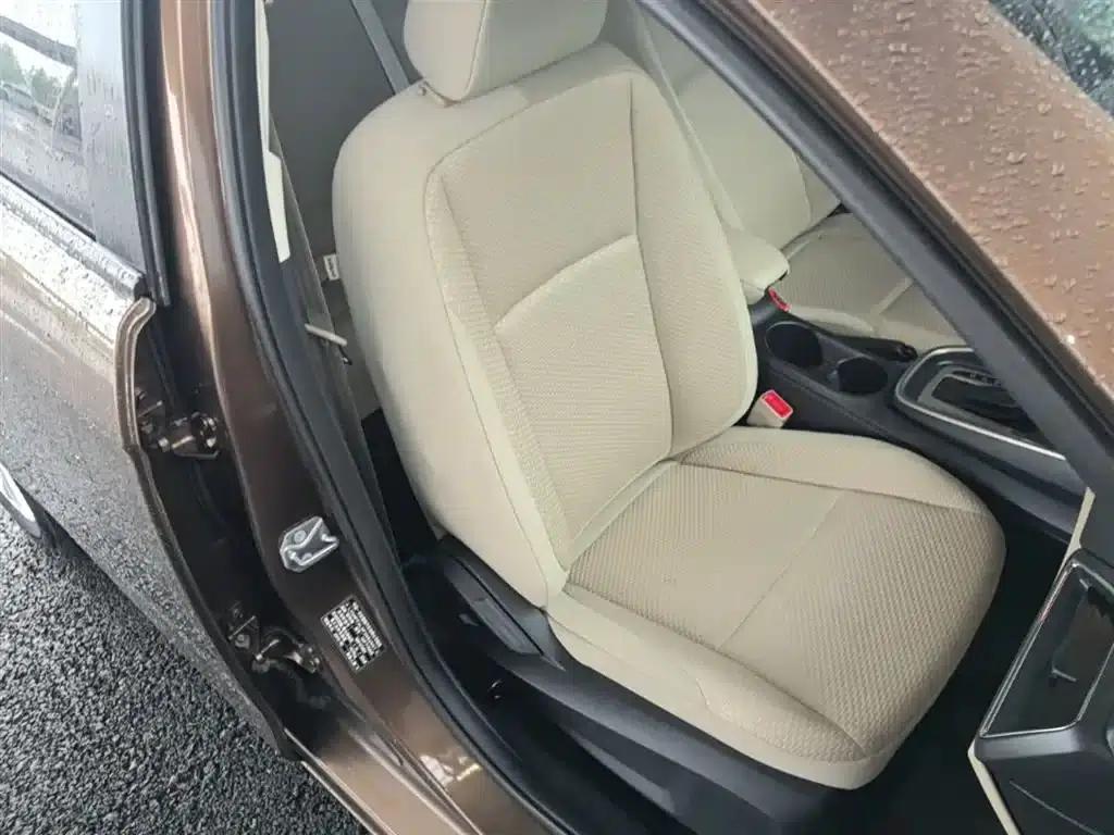 Ford Focus 2015 1.5L Automatic Comfort Model — миниатюра 25