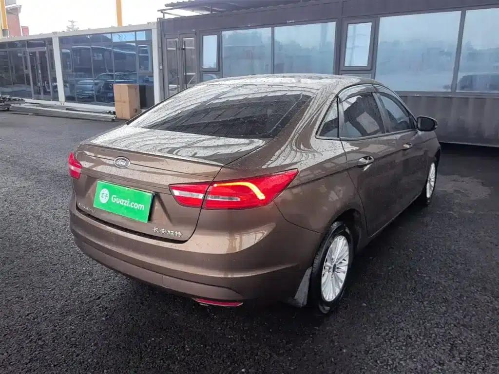 Ford Focus 2015 1.5L Automatic Comfort Model — миниатюра 7