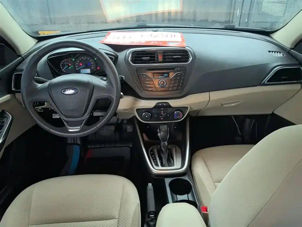 Ford Focus 2015 1.5L Automatic Comfort Model — миниатюра 10