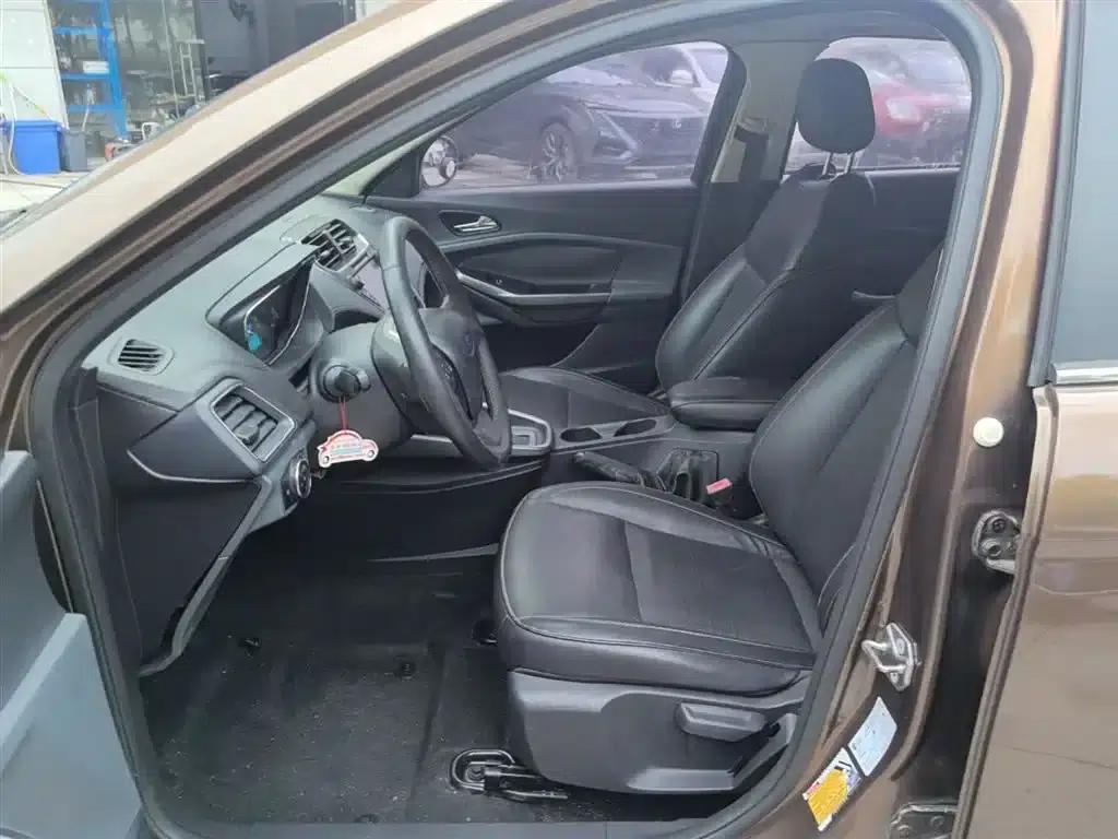Ford Focus 2015 1.5L Automatic Fashion Edition — миниатюра 15