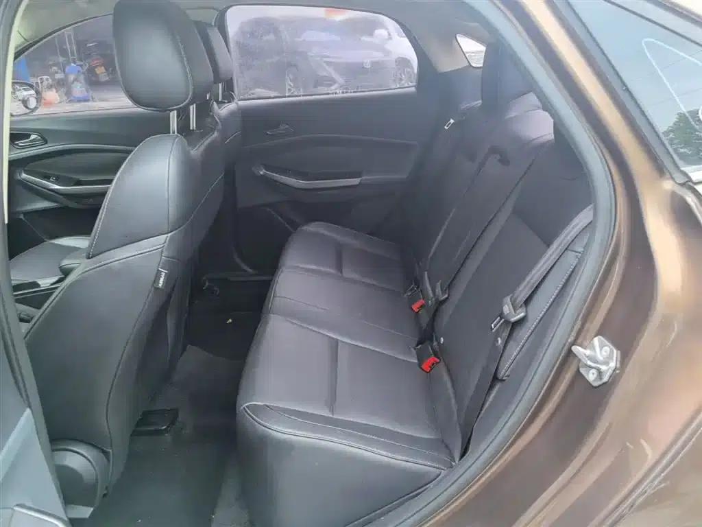 Ford Focus 2015 1.5L Automatic Fashion Edition — миниатюра 17