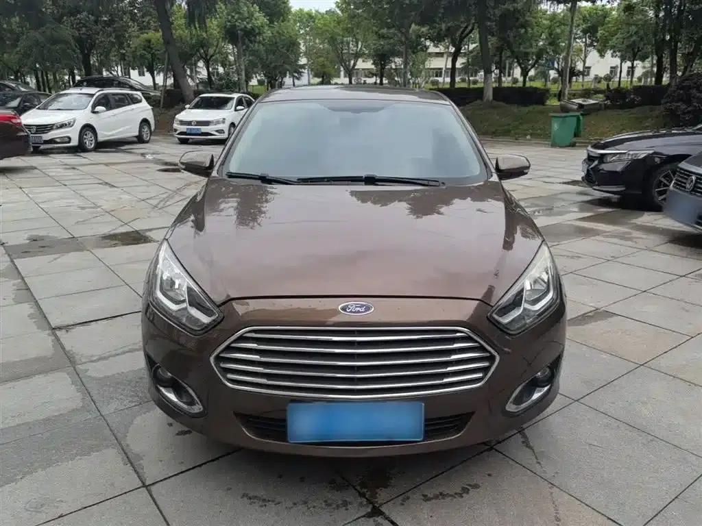 Ford Focus 2015 1.5L Automatic Fashion Edition — миниатюра 3