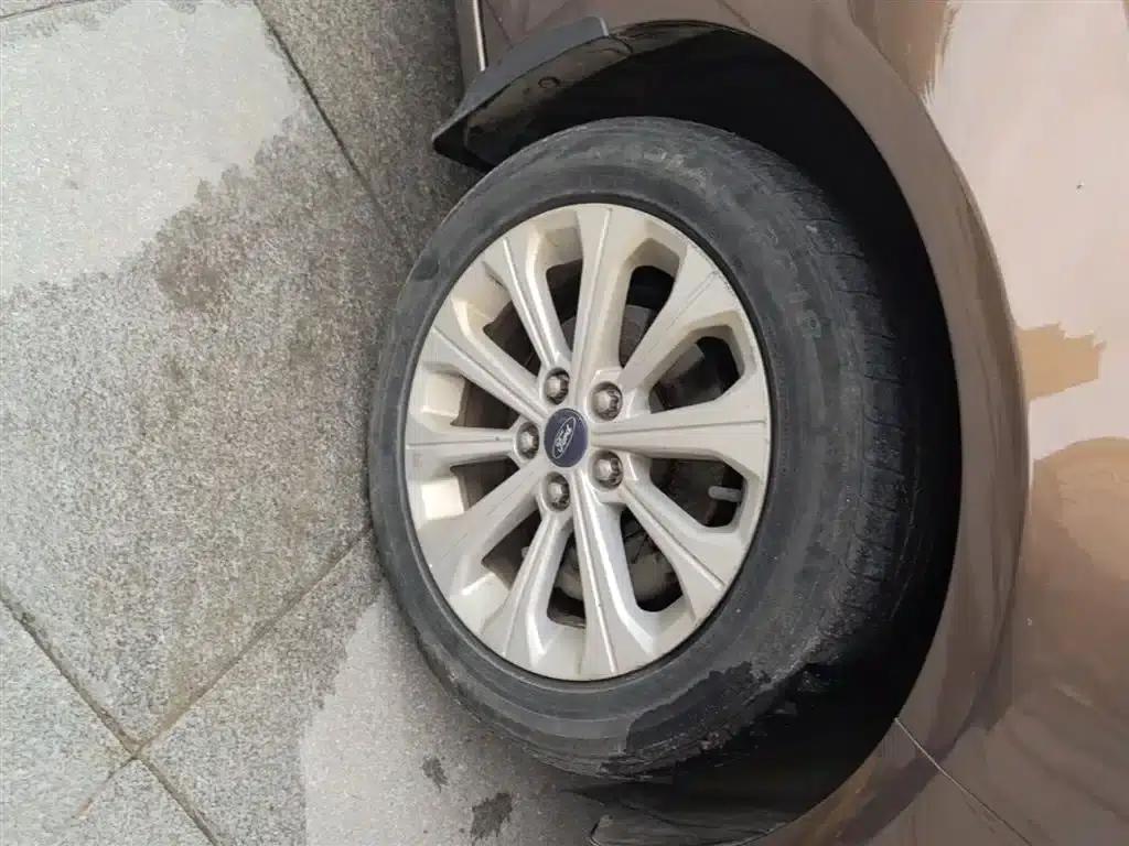 Ford Focus 2015 1.5L Automatic Fashion Edition — миниатюра 23