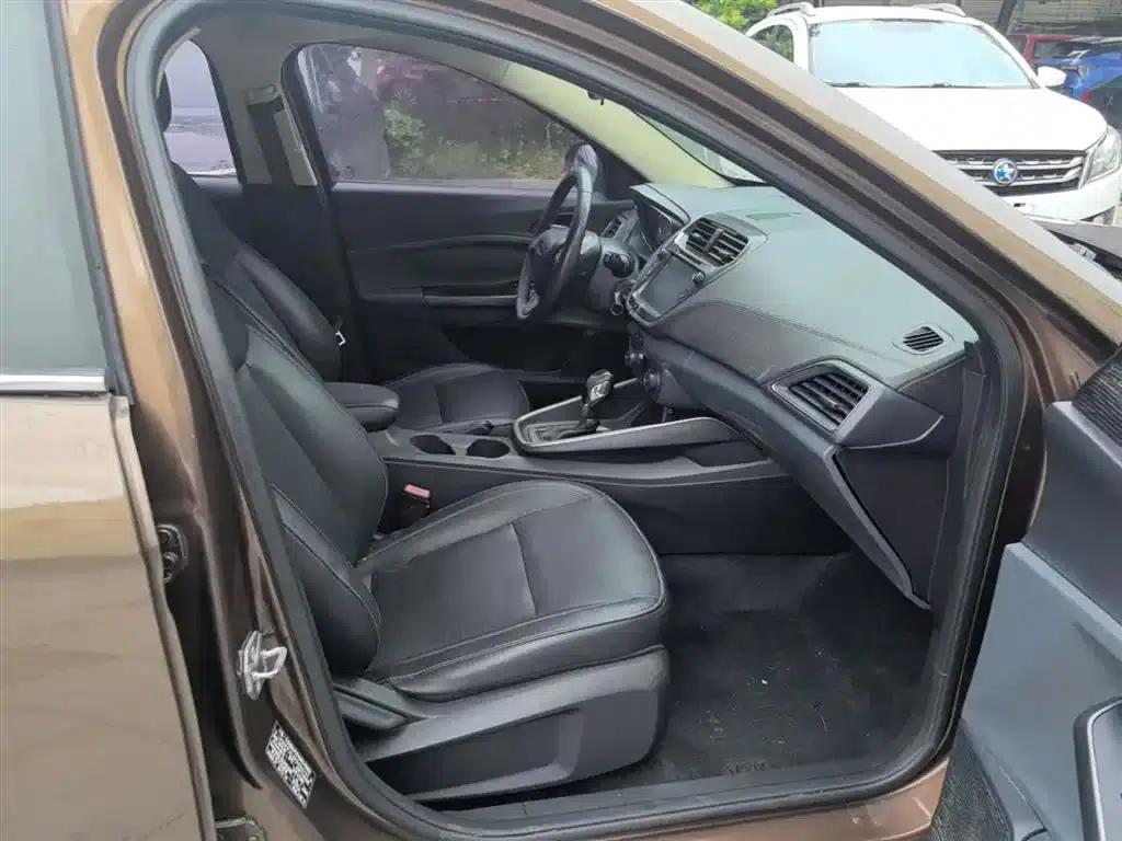 Ford Focus 2015 1.5L Automatic Fashion Edition — миниатюра 25
