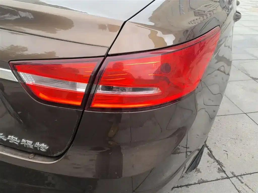 Ford Focus 2015 1.5L Automatic Fashion Edition — миниатюра 8