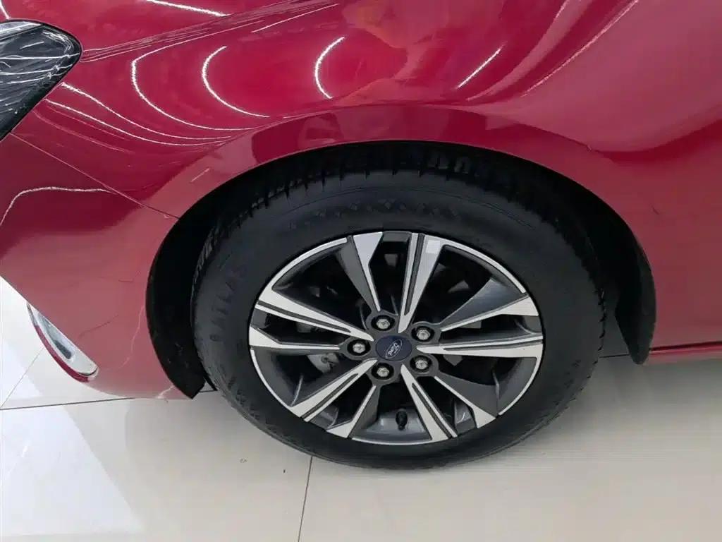 Ford Focus 2021 1.5L Automatic Diamond Edition — миниатюра 23
