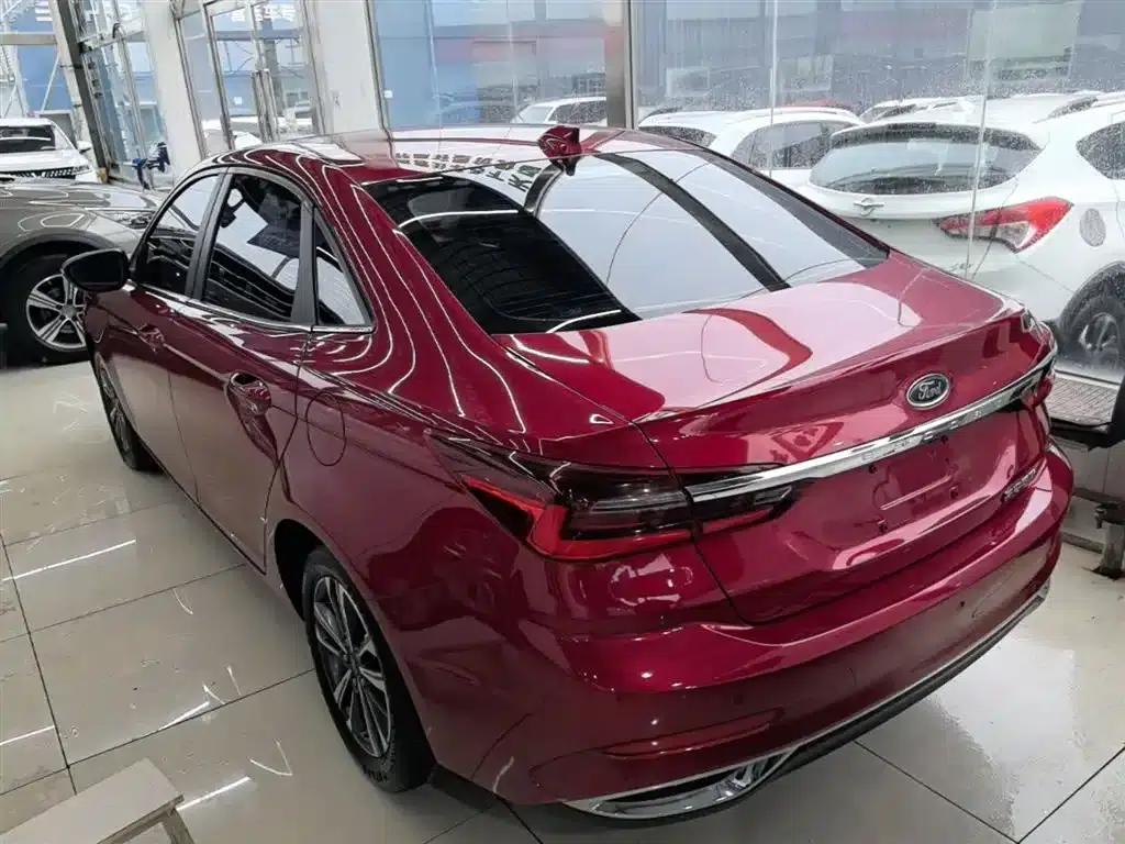 Ford Focus 2021 1.5L Automatic Diamond Edition — миниатюра 5