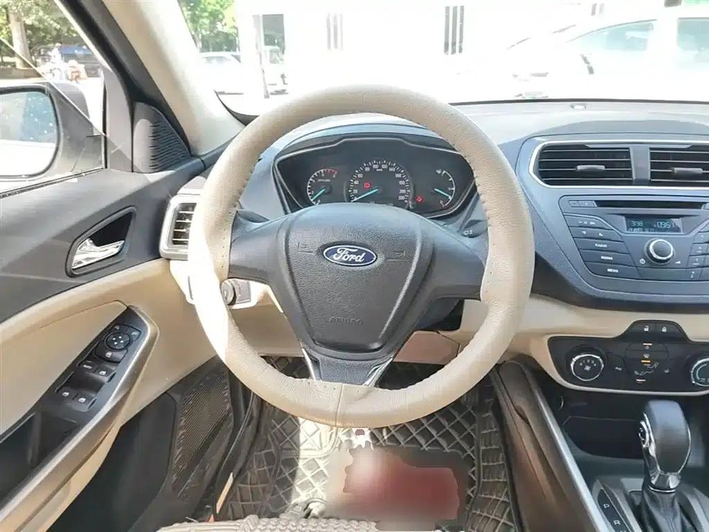 2017 Ford Focus Facelift 1.5L Automatic Comfort Model — миниатюра 11