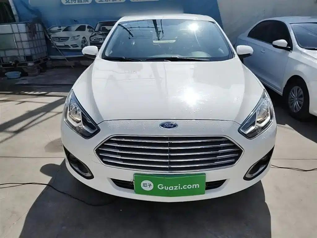 2017 Ford Focus Facelift 1.5L Automatic Comfort Model — миниатюра 3