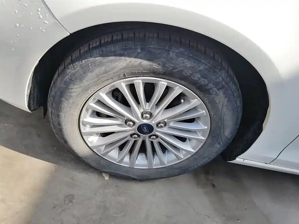 2017 Ford Focus Facelift 1.5L Automatic Comfort Model — миниатюра 23