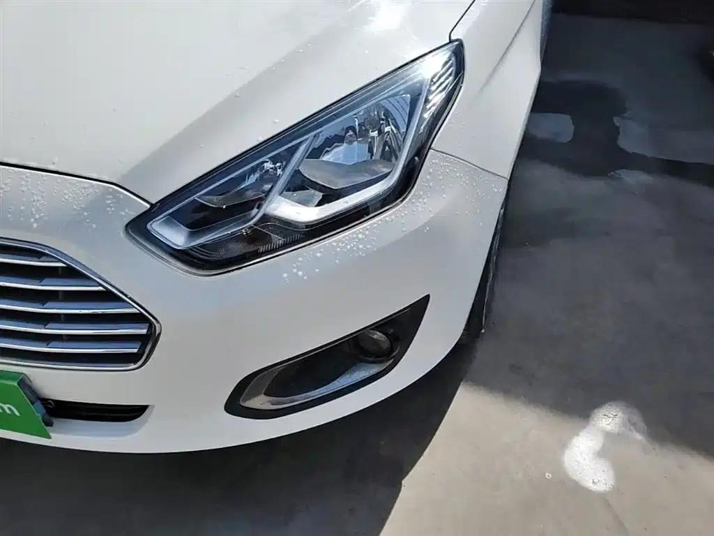 2017 Ford Focus Facelift 1.5L Automatic Comfort Model — миниатюра 24