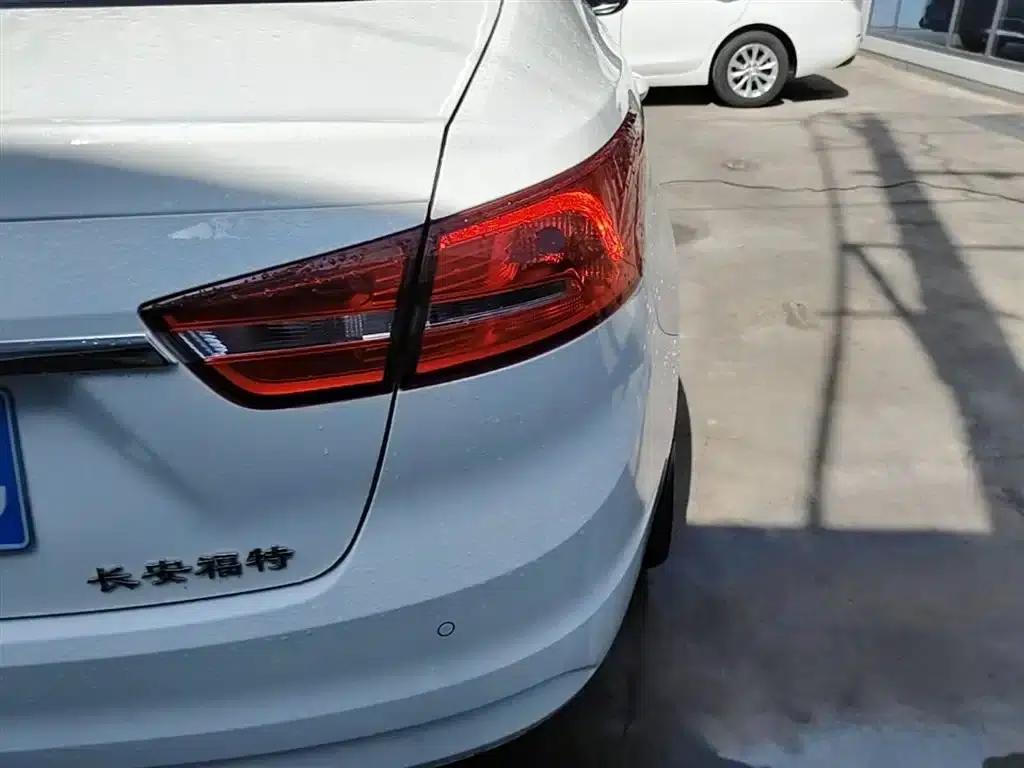 2017 Ford Focus Facelift 1.5L Automatic Comfort Model — миниатюра 8
