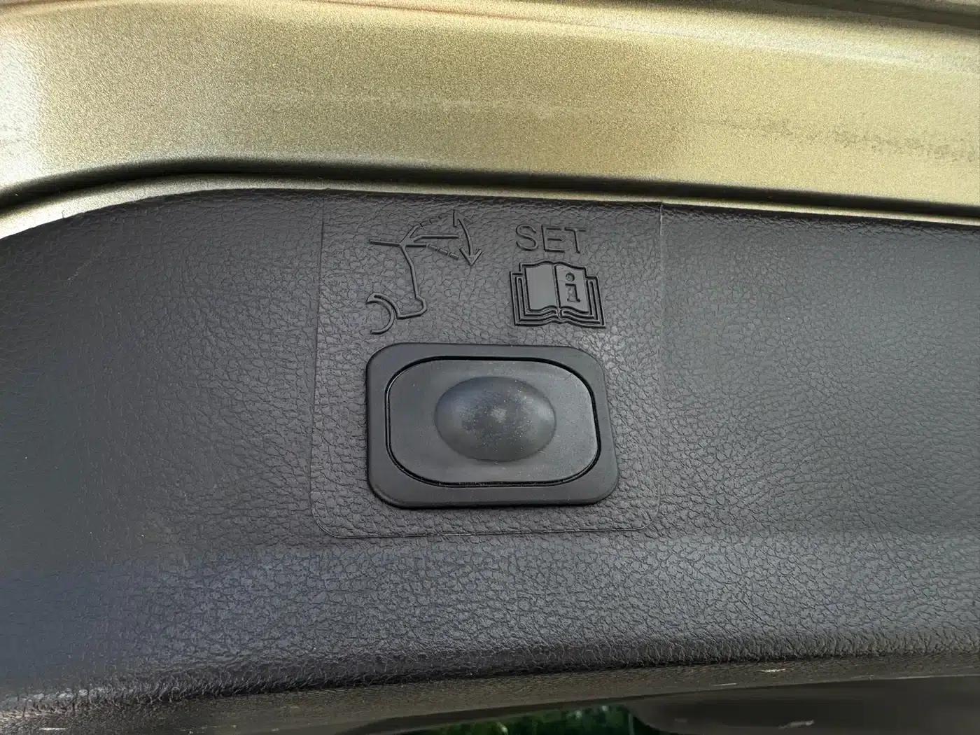 Ford Kuga 2015 1.5L GTDi AWD Elite — миниатюра 13