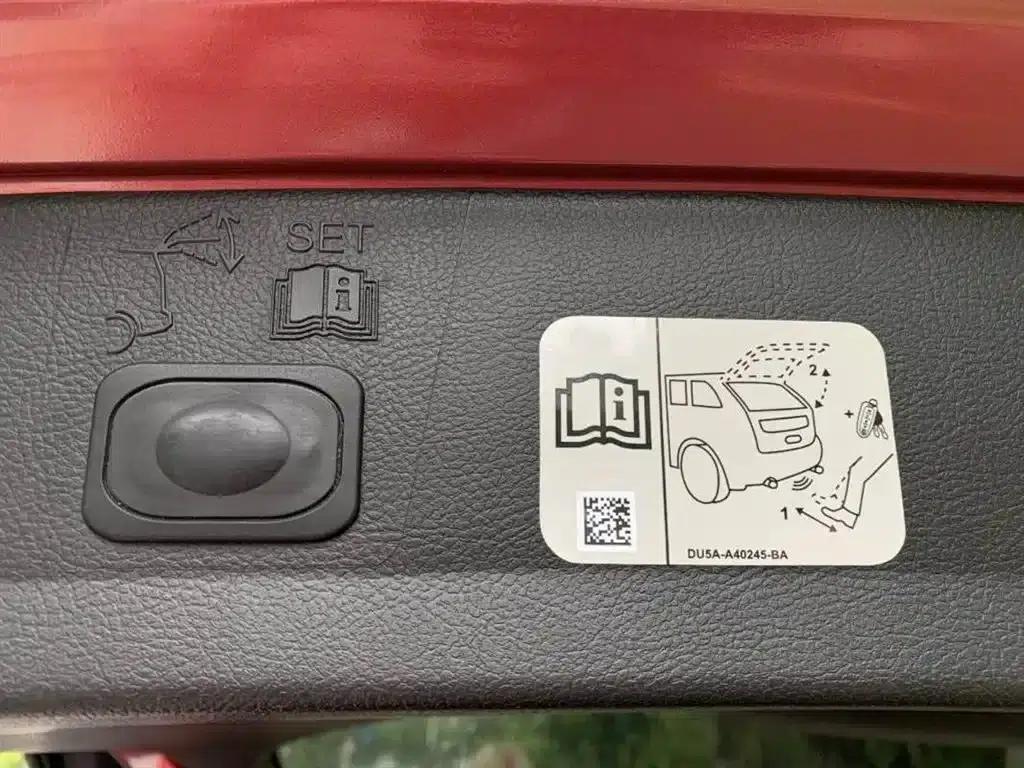Ford Kuga 2013 2.0L GTDi AWD Premium — миниатюра 15