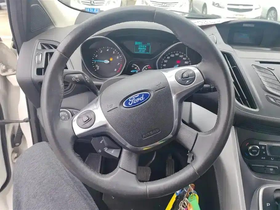 Ford Kuga 2015 1.5L GTDi 2WD Fashion Edition — миниатюра 15