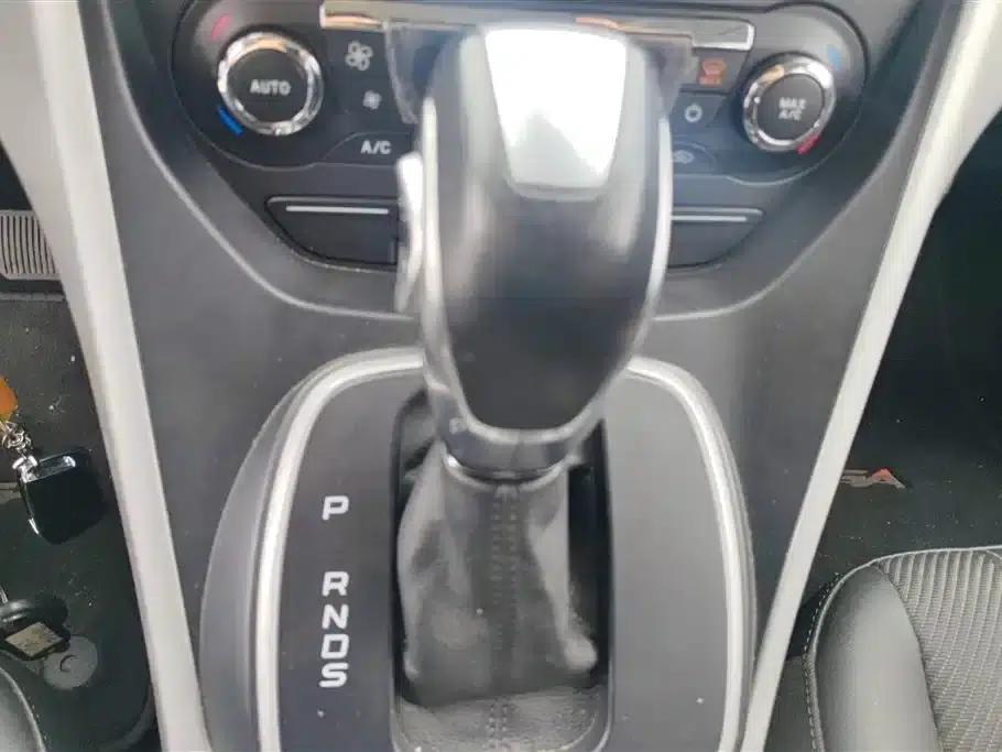 Ford Kuga 2015 1.5L GTDi 2WD Fashion Edition — миниатюра 16