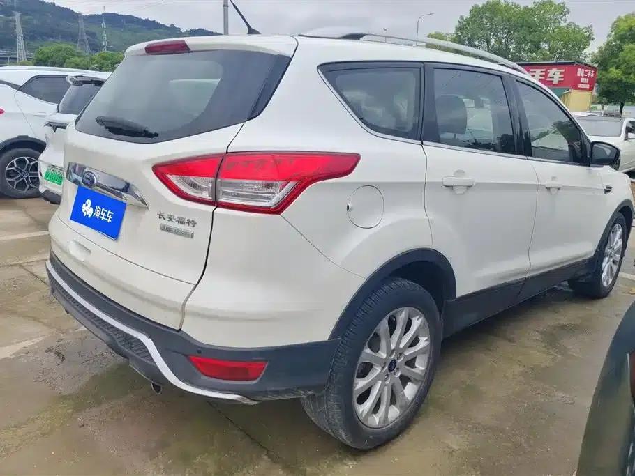 Ford Kuga 2015 1.5L GTDi 2WD Fashion Edition — миниатюра 3