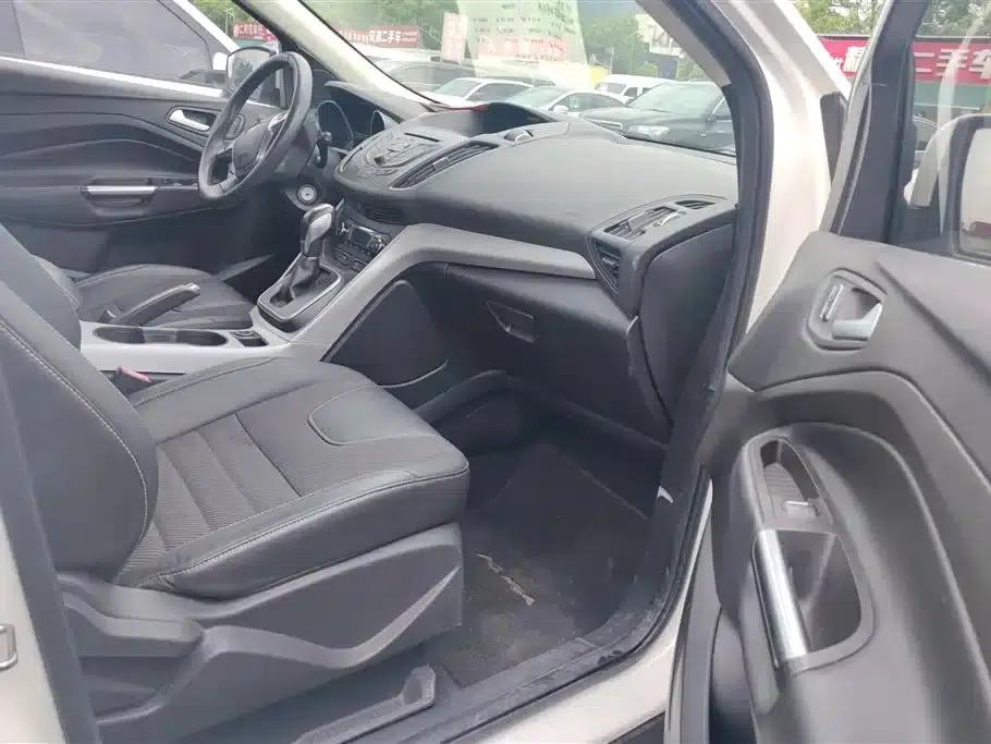 Ford Kuga 2015 1.5L GTDi 2WD Fashion Edition — миниатюра 8