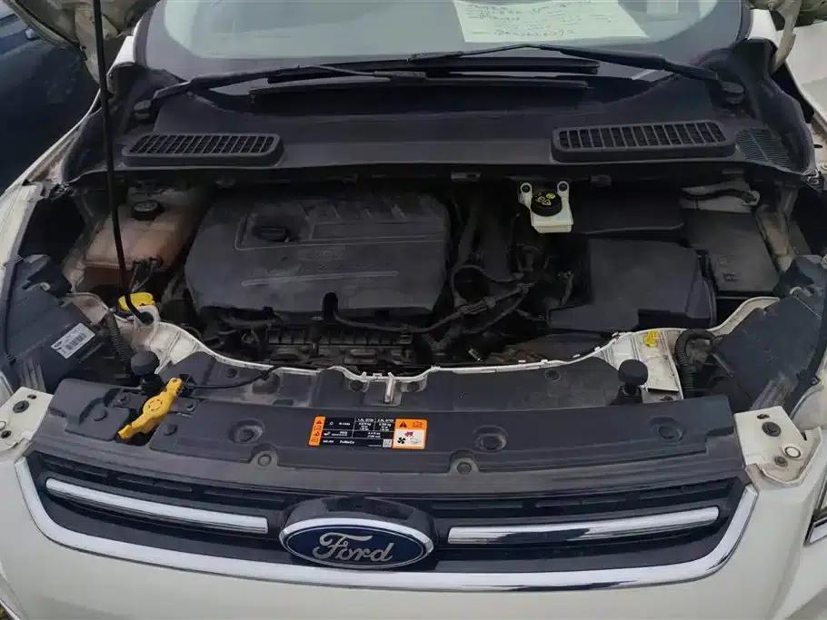 Ford Kuga 2015 1.5L GTDi 2WD Fashion Edition — миниатюра 10