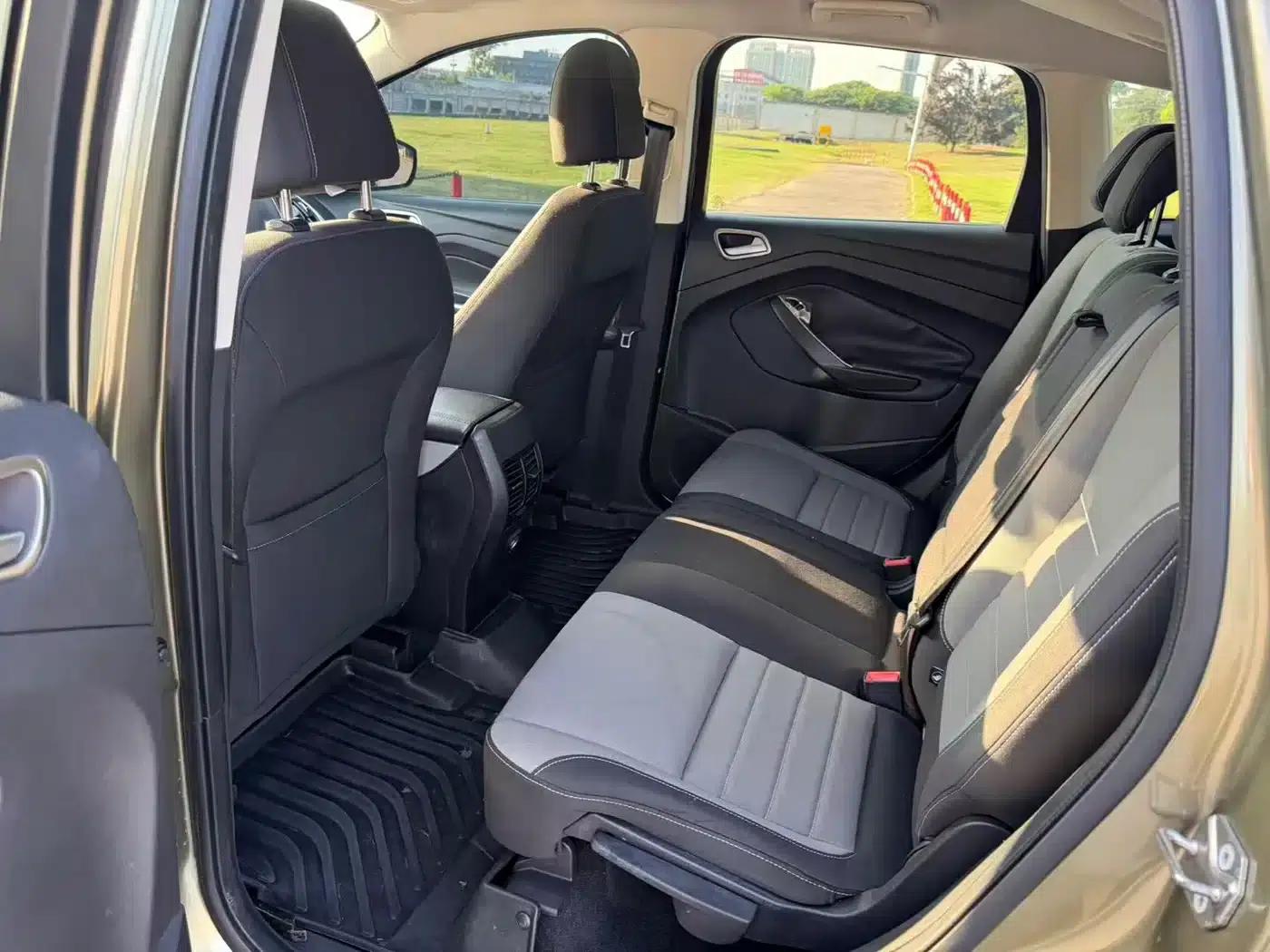 Ford Kuga 2015 1.5L GTDi 2WD Comfort Model — миниатюра 5