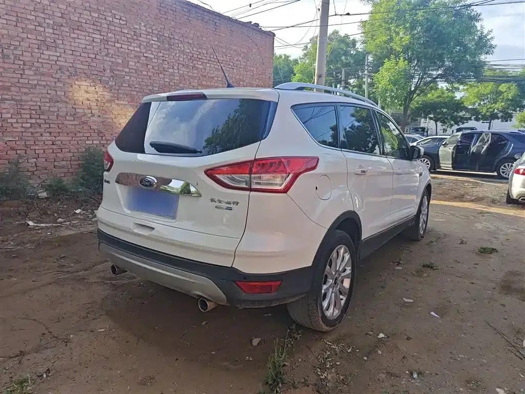 Ford Kuga 2015 2.0L GTDi AWD Elite — миниатюра 11