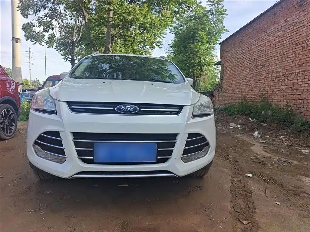 Ford Kuga 2015 2.0L GTDi AWD Elite — миниатюра 12