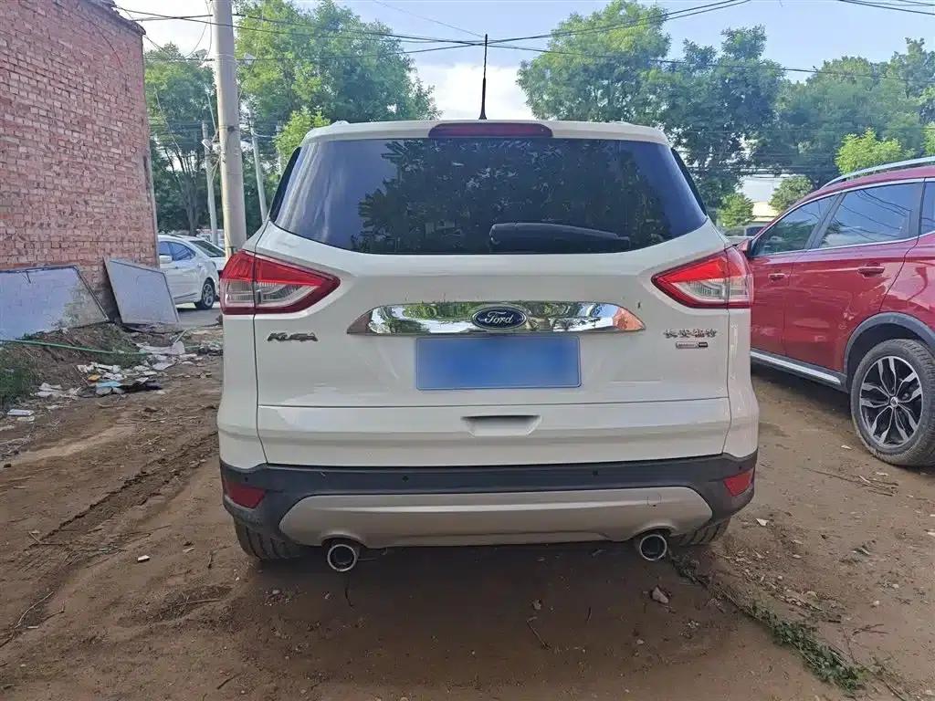 Ford Kuga 2015 2.0L GTDi AWD Elite — миниатюра 13