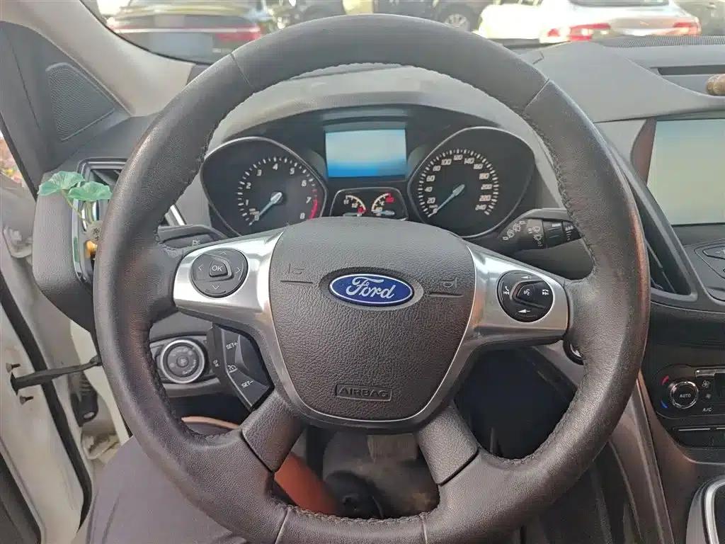 Ford Kuga 2015 2.0L GTDi AWD Elite — миниатюра 4