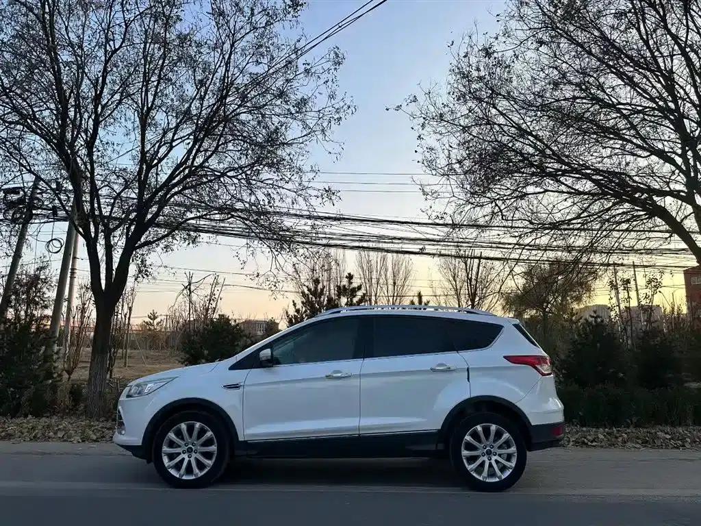 Ford Kuga 2015 2.0L GTDi AWD Elite — миниатюра 8