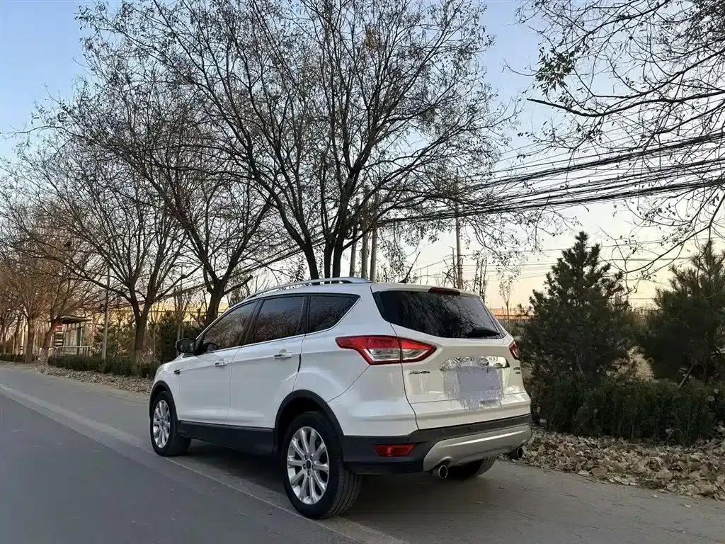 Ford Kuga 2015 2.0L GTDi AWD Elite — миниатюра 9