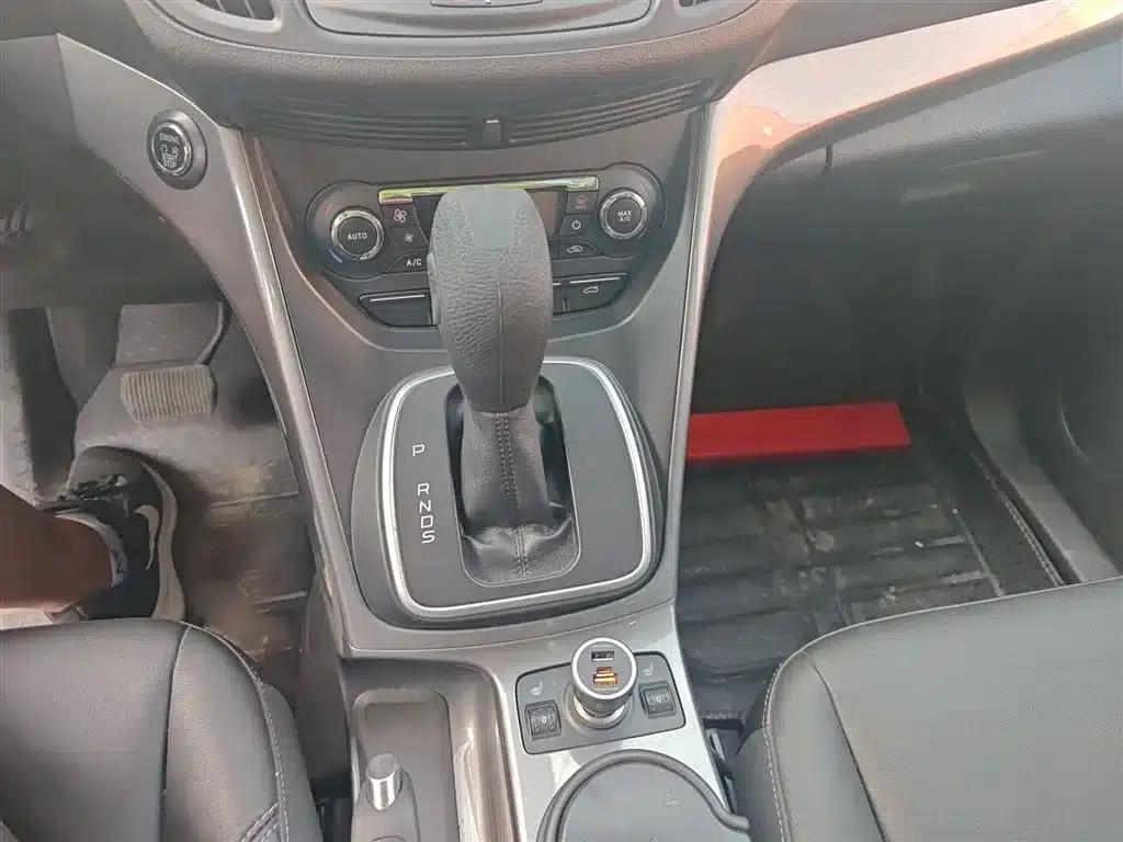Ford Kuga 2015 2.0L GTDi AWD Elite — миниатюра 10