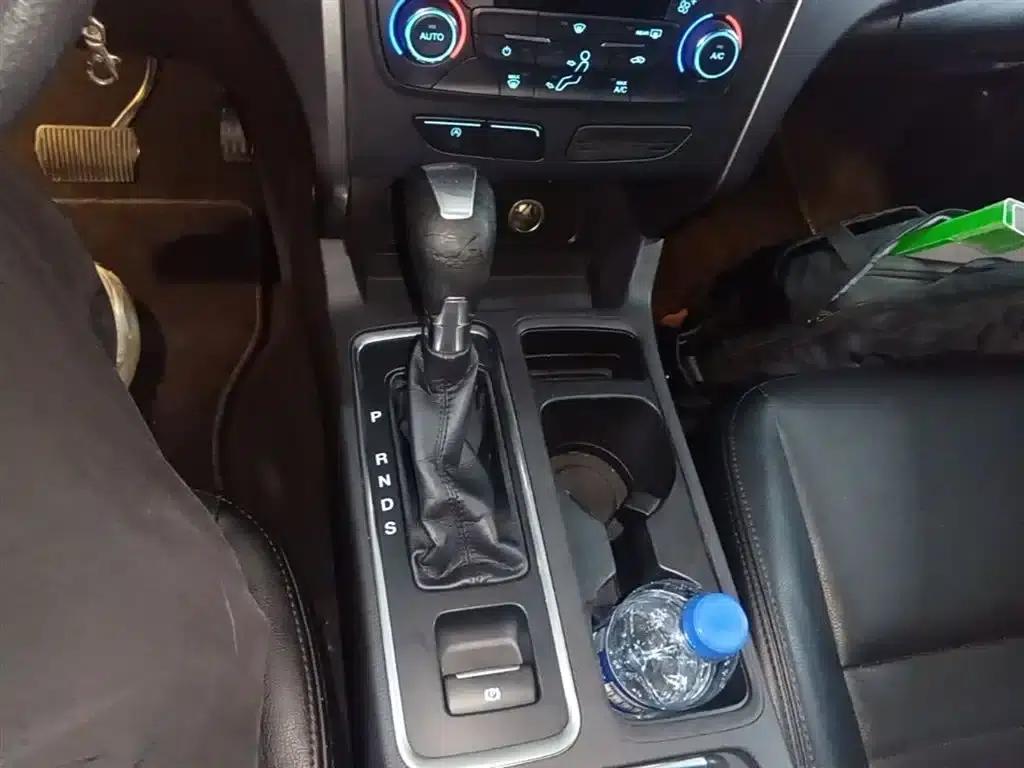 2017 Ford Kuga EcoBoost 180 2WD Elite Edition — миниатюра 14