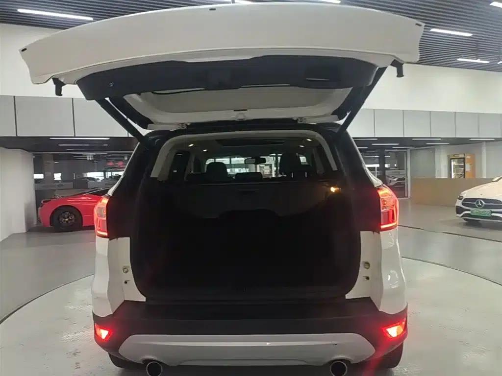 2017 Ford Kuga EcoBoost 180 2WD Luxury Edition — миниатюра 19