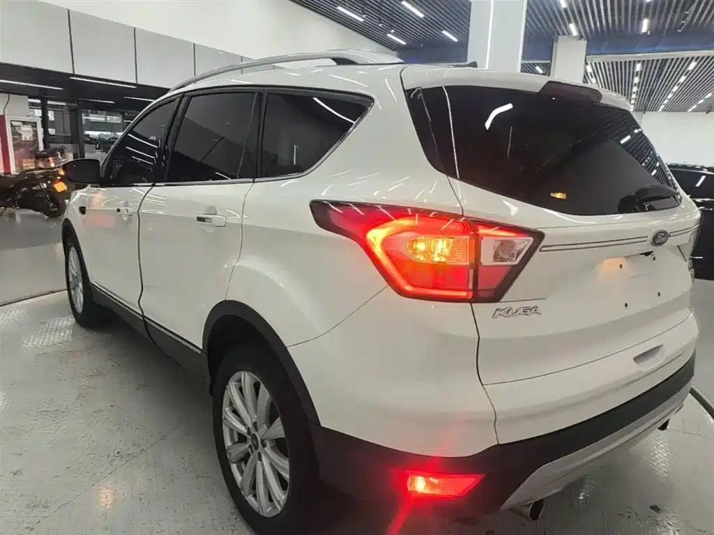 2017 Ford Kuga EcoBoost 180 2WD Luxury Edition — миниатюра 5