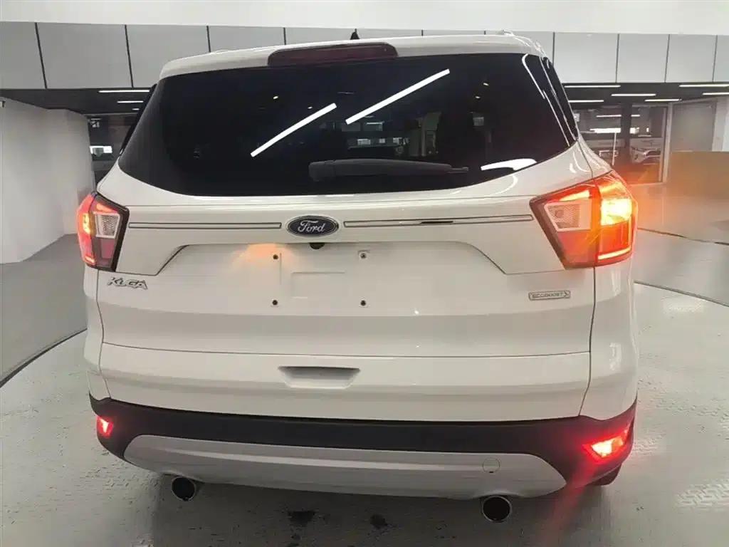 2017 Ford Kuga EcoBoost 180 2WD Luxury Edition — миниатюра 6