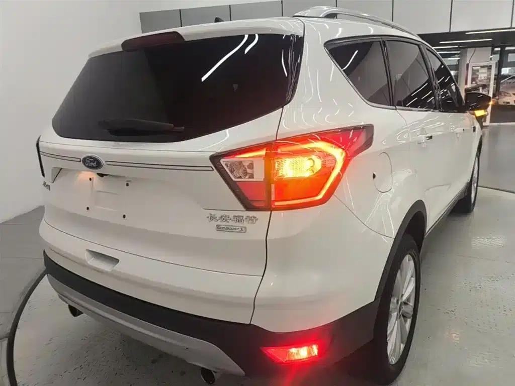 2017 Ford Kuga EcoBoost 180 2WD Luxury Edition — миниатюра 7